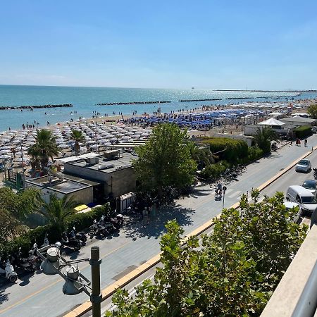 צ'יביטאנובה מארקה Appartamento Fronte Mare מראה חיצוני תמונה